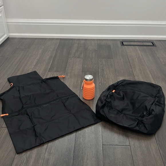 NWOT Bundle travel sack bag and backpack with compressible silicone water bottle main image 8